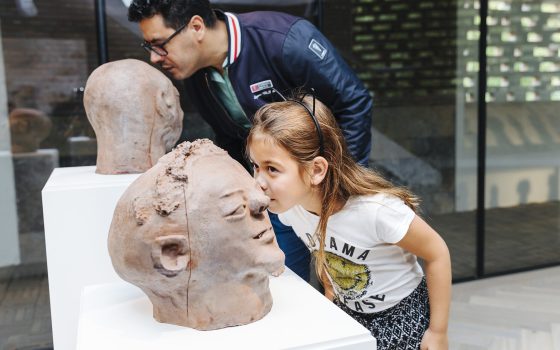 Bezoekers ontdekken het LAM museum op Landgoed Keukenhof in Lisse Foto BibiVeth